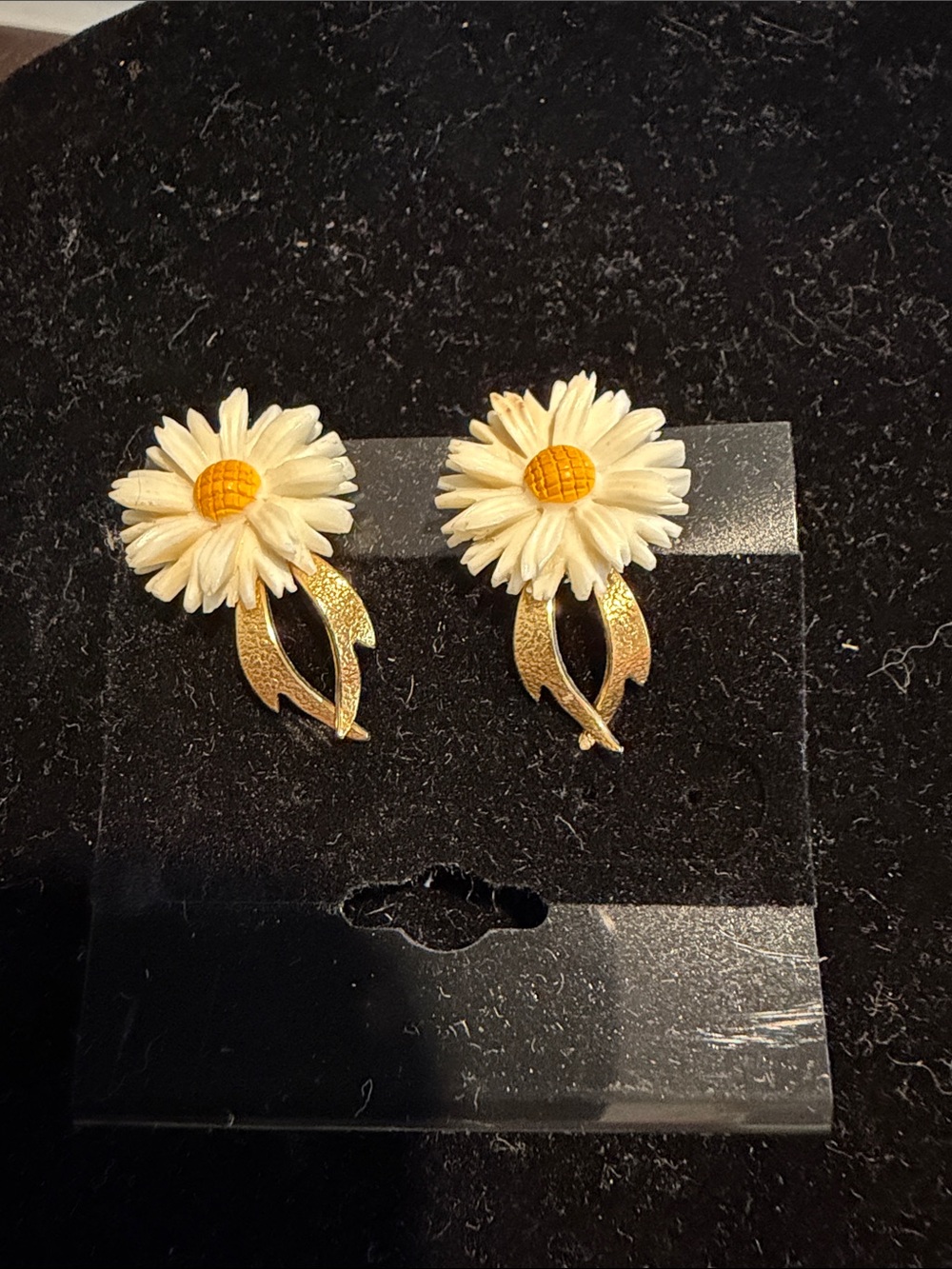 Vintage Gold and White Daisy Earrings - Floral screw back